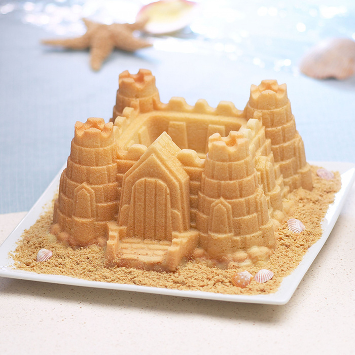 Forma de Bolo Bundt Castle (Castelo) - NORDIC WARE 9.75" L x 9.75" W x 4.4" H - Image 1