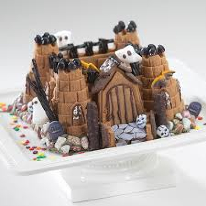 Forma de Bolo Bundt Castle (Castelo) - NORDIC WARE 9.75" L x 9.75" W x 4.4" H - Image 3