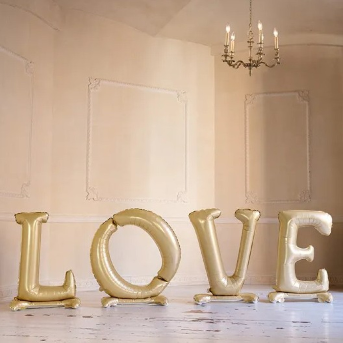 Balão LOVE Ouro - 300 x 97cm - Image 2
