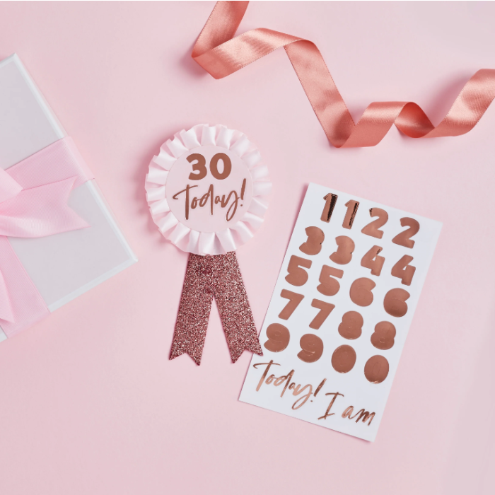 Crachá Aniversário Rosa Gold Personalizavel - Image 1